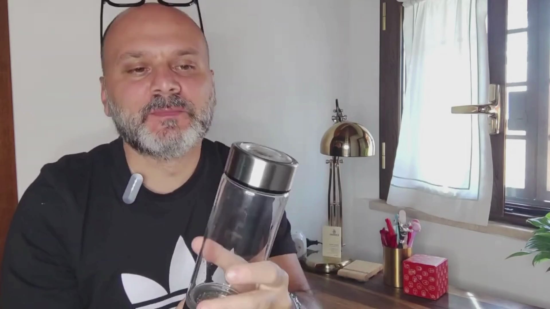 Carica il video: 